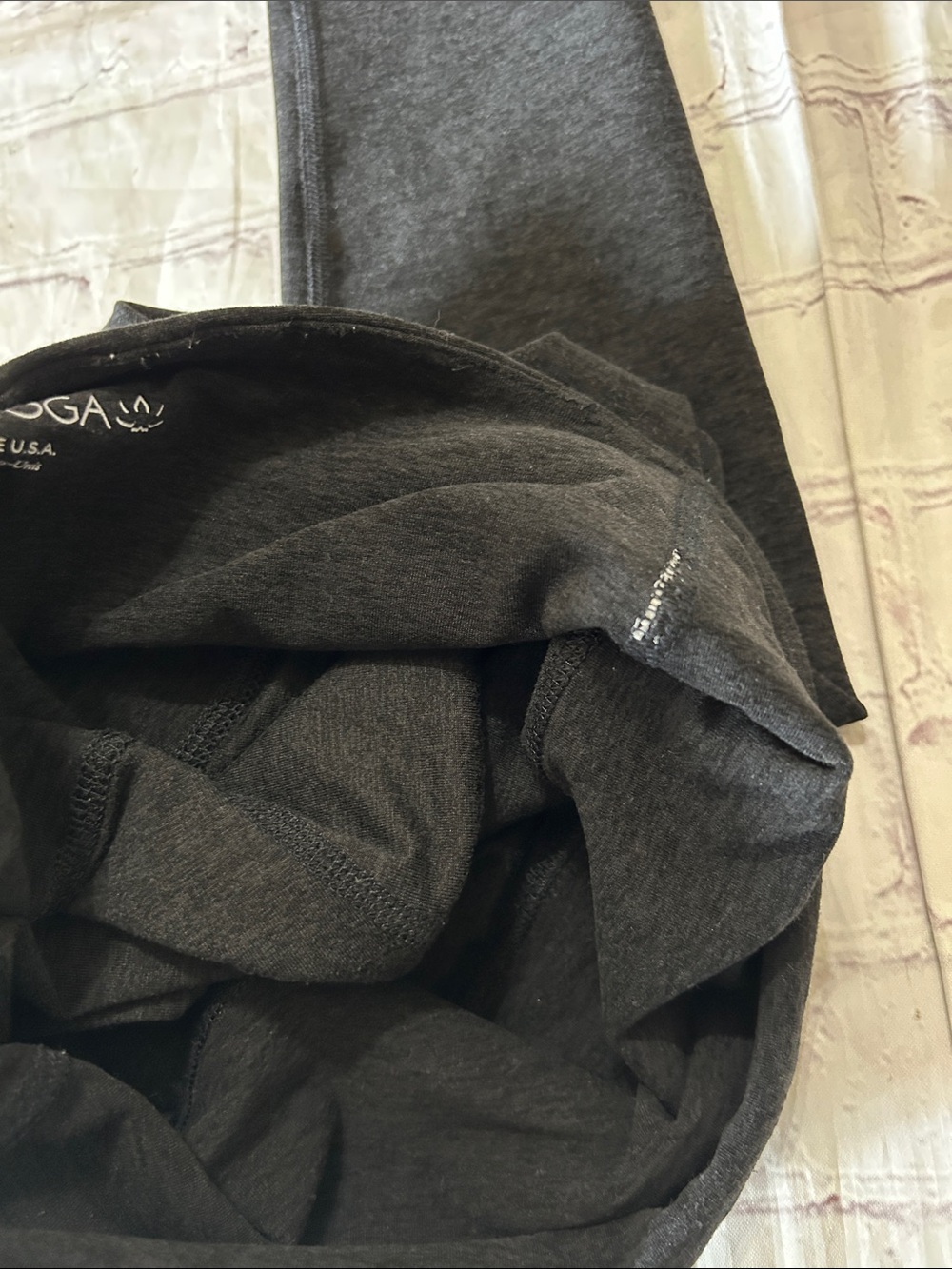 Beyond Yoga Caught in the Midi Space dye Leggings Black Size Small High Rise 7/8 - Picture 8 of 8